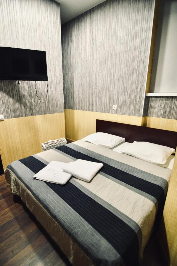 Uno Apart Hotel Kiev Ngoại thất bức ảnh