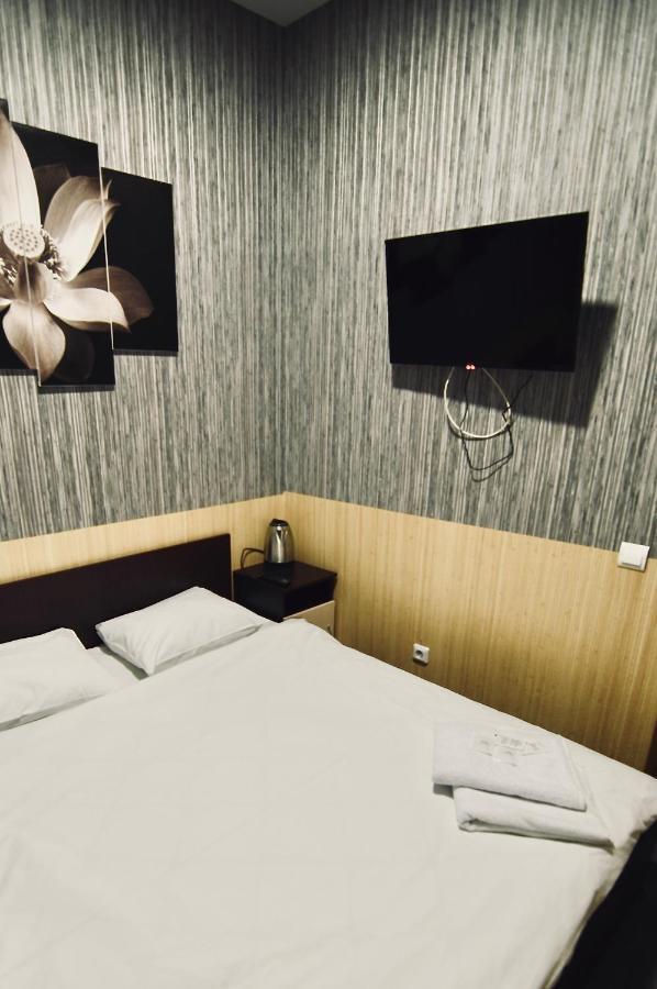 Uno Apart Hotel Kiev Ngoại thất bức ảnh